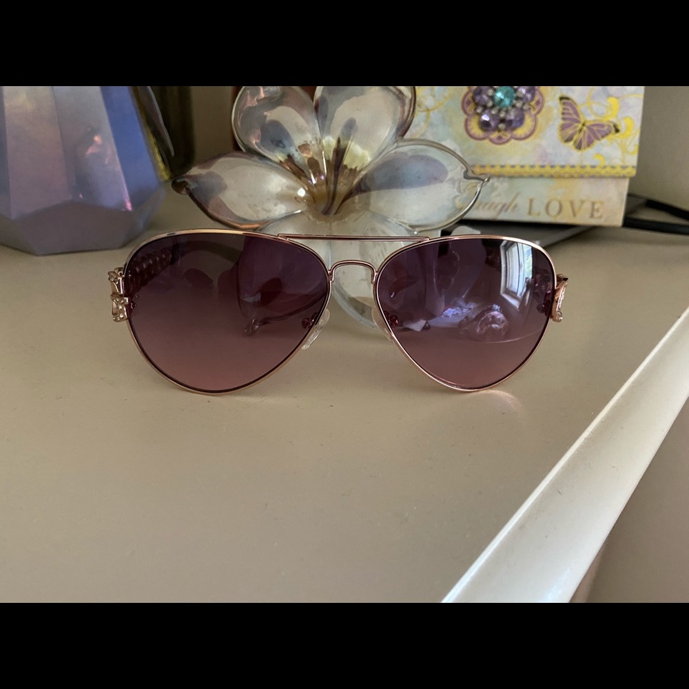 Guess rose gold aviators.